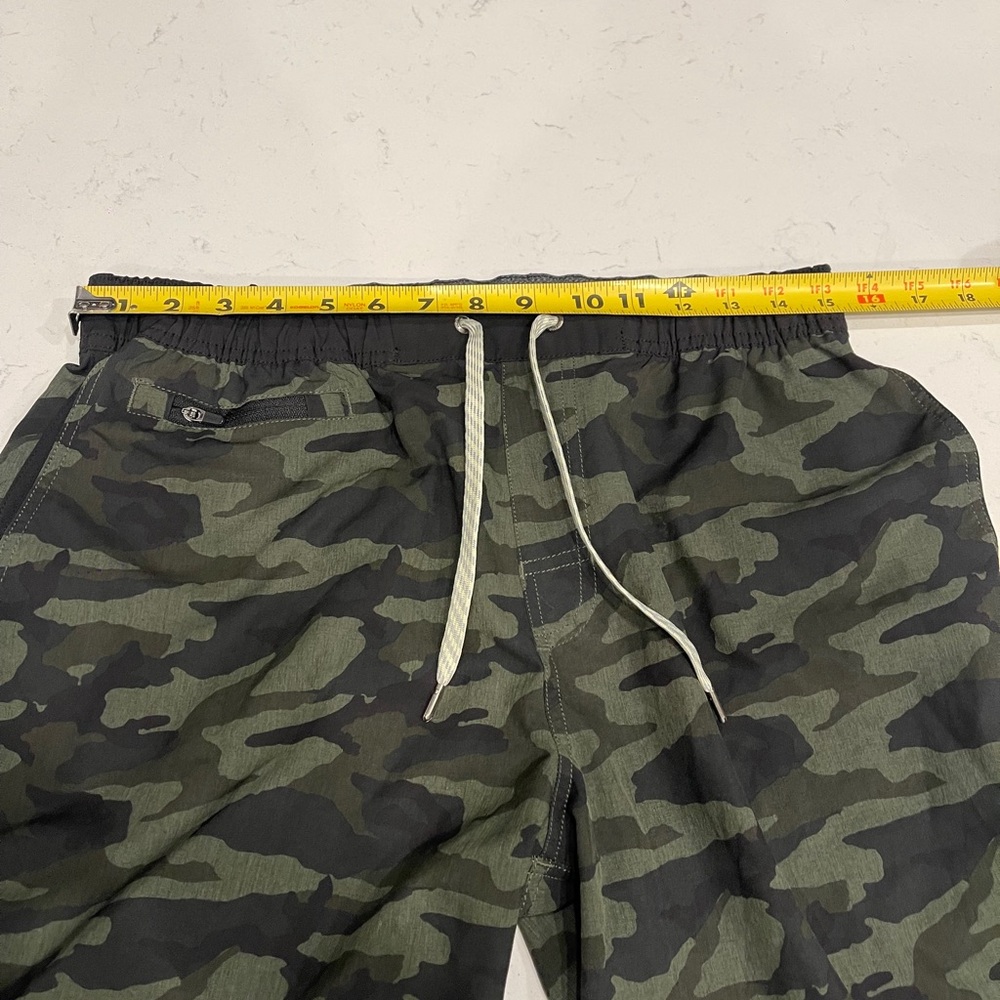 Vuori Banks Shorts in a green camouflage pattern L - Picture 6 of 8